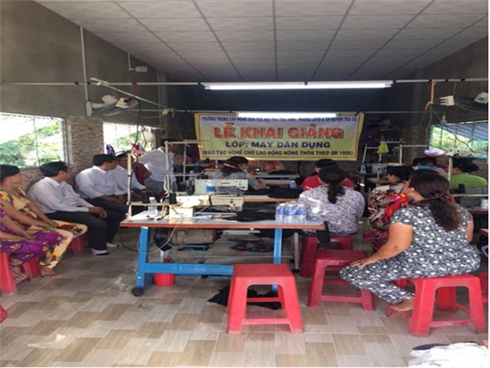 Thị trấn Định An: Tổ chức dạy nghề may dân dụng cho lao động nông thôn
